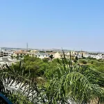 Sunny Palms Penthouse Apartment