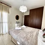 Sunny Palms Penthouse Apartment
