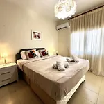 Sunny Palms Penthouse Apartment
