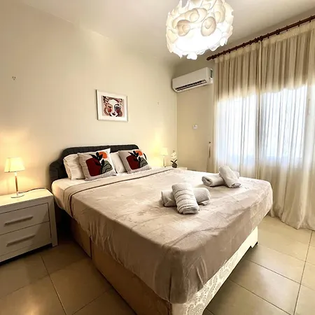 Sunny Palms Penthouse شقة